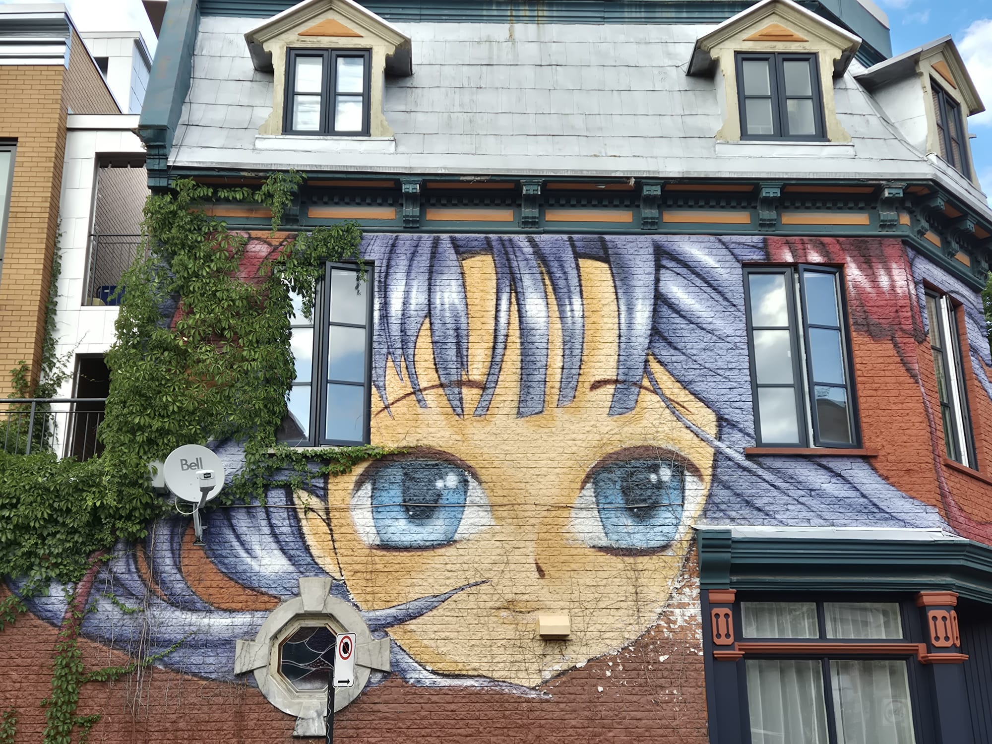 La jeune fille aux cheveux bleus